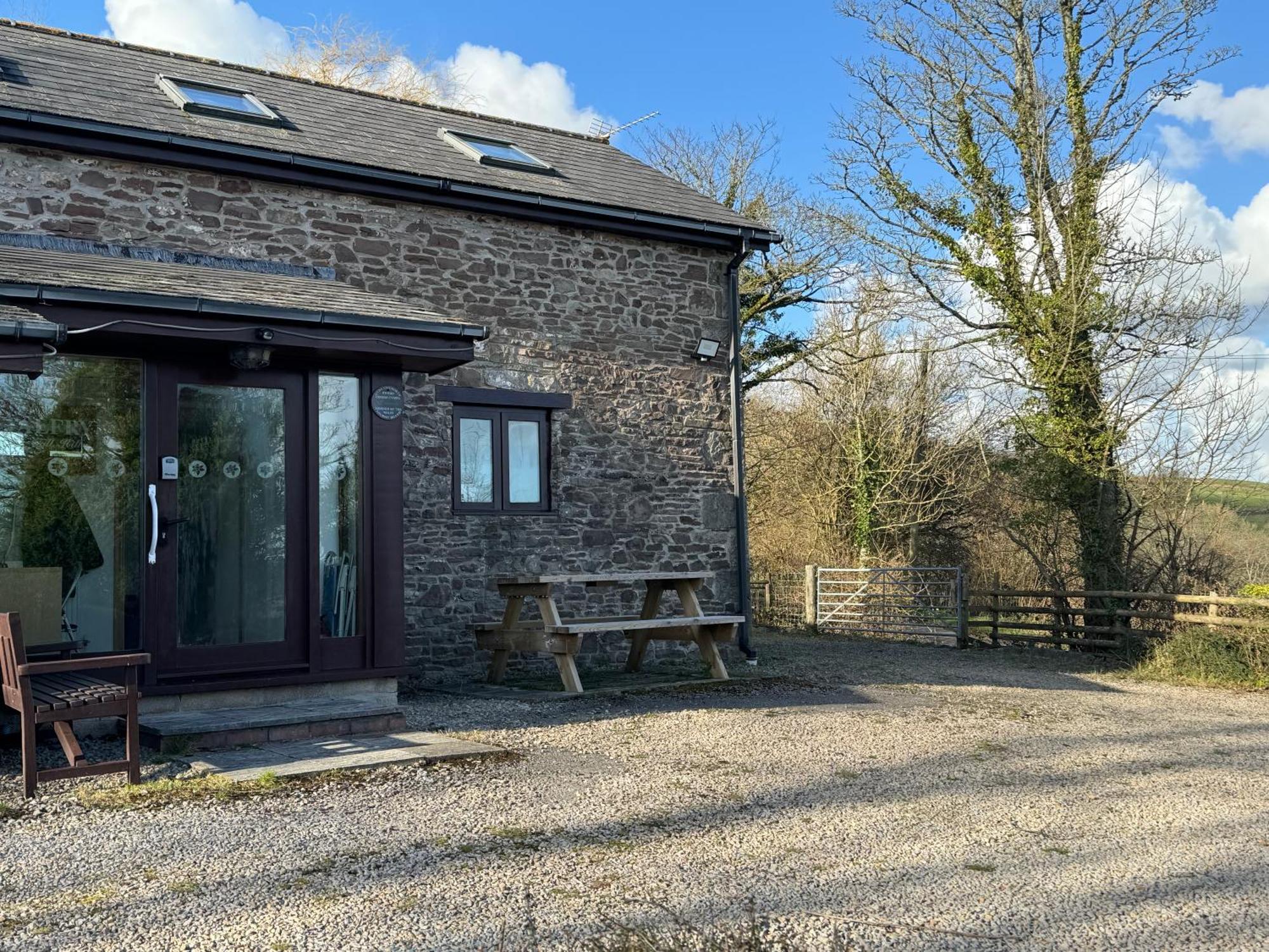 Upper Grippath Farm Holiday Cottages نيوبورت المظهر الخارجي الصورة